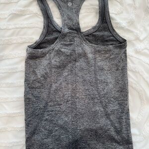 lululemon athletica Gray Short Sleeve Tee